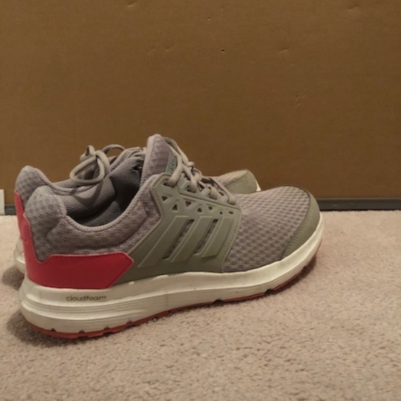 Adidas size 7 women running shoes - Picture 3 of 5